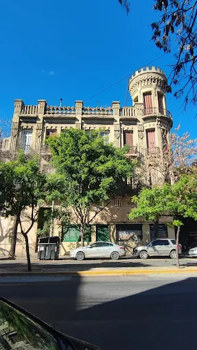 Torre del Fantasma observada desde la Av. Benito Pérez Galdós, La Boca.